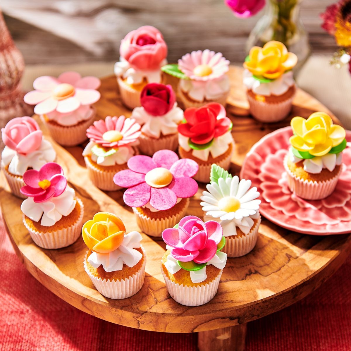 Ätbara Waferblommor Primrose - FunCakes- Låt dina godsaker blomma med FunCakes ätbara wafferblommor! Dessa blommor är huvudsakligen gjorda av majs, vilket gör att de är skarpa och robusta. Med dessa färdiga blommor ger du dina tårtor, cupcakes eller andra bakverk en glad, imponerande look utan ansträngning. Antal: 12 st 100% ätbara Ingredienser: stärkelse (majs), vatten, färg: E129, E122, E102, E110, E124. E129, E122, E102, E110, E124: kan ha en negativ effekt på aktivitet och uppmärksamhet hos barn. -Cocod