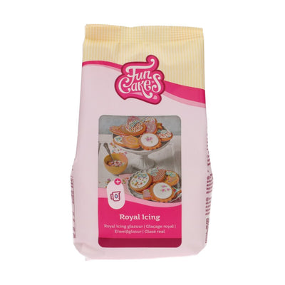 Mix för Royal icing - FunCakes- Gör perfekt kunglig kakglasyr enkelt med FunCakes Royal icing! Blanda bara med vatten för att få en fast glasyr. Justera konsistensen genom att tillsätta mer eller mindre vatten. Perfekt för att dekorera tårtor och glasera kakor. Så här gör du: 1. Tillsätt 55 ml vatten till 450 g siktad mix. 2. Vispa på låg hastighet i 7–10 minuter tills glasyren blir vit och matt. 3. För medium konsistens: tillsätt 1 tsk vatten per 200 g glasyr. 4. För tunn konsistens: tillsätt 2 tsk vatten 