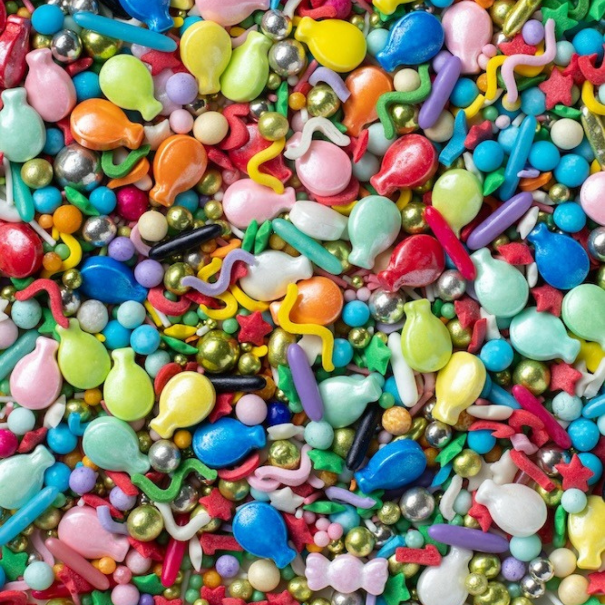 Strössel Birthday Party- 🎉 Birthday Party Strösselmix från Cocodrip 🎉 Gör varje kalas extra festligt med Cocodrips Birthday Party Strösselmix – en färgsprakande blandning som förvandlar dina bakverk till rena glädjespridare! Den här lekfulla mixen innehåller ett härligt urval av ballonger, stjärnor, pärlor och konfettiformade strössel i glada pastell- och regnbågsfärger. Perfekt för att dekorera cupcakes, tårtor, cake pops och kakor – oavsett om det är barnkalas, födelsedagsfest eller bara en dag du vill gö