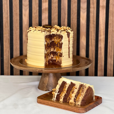 Peanut butter cake-Cocodrip - Tårta &amp; Baktillbehör